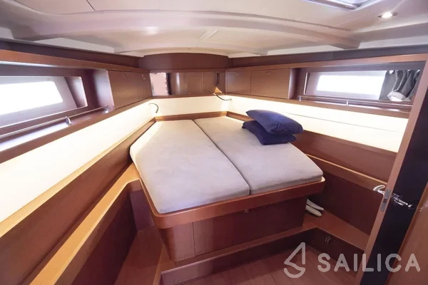 Oceanis 45 - Yacht Charter Sailica