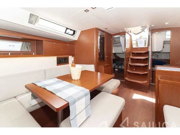 Oceanis 45 - Yacht Charter Sailica