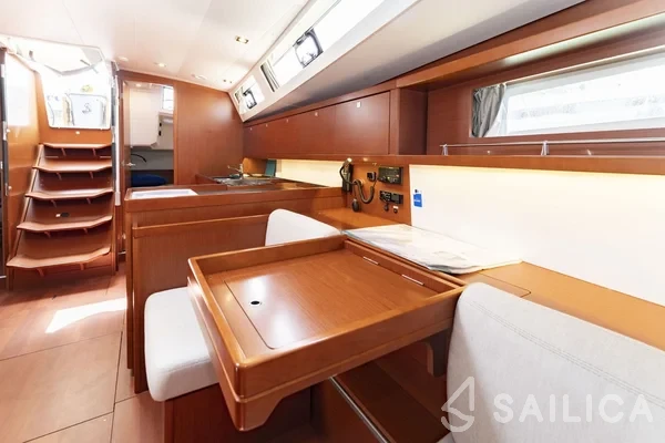 Oceanis 45 - Yacht Charter Sailica
