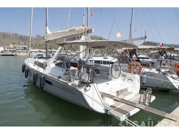 Oceanis 45 - Yacht Charter Sailica