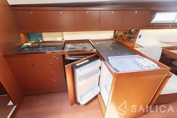 Oceanis 45 - Yacht Charter Sailica