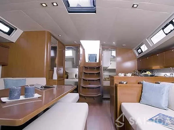 Oceanis 45 - Yacht Charter Sailica