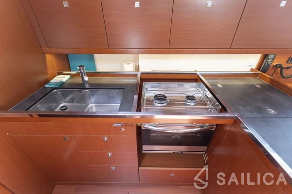 Oceanis 45 - Yacht Charter Sailica