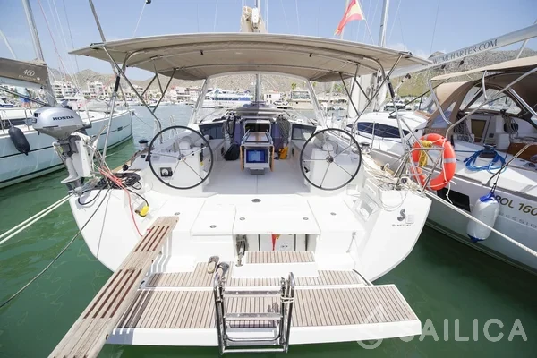 Oceanis 45 - Yacht Charter Sailica
