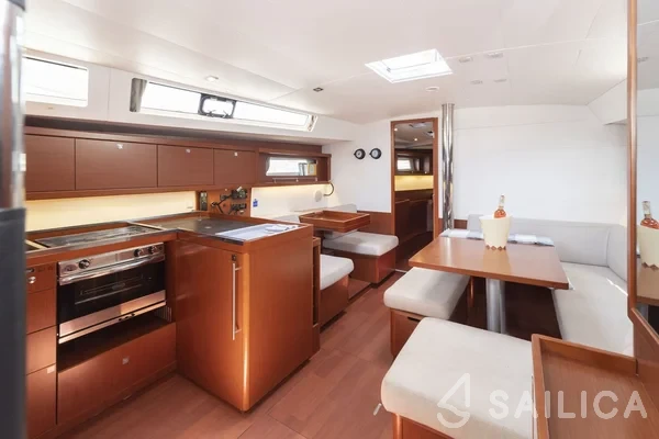 Oceanis 45 - Yacht Charter Sailica