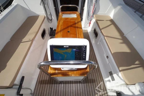 Oceanis 38 - Yacht Charter Sailica