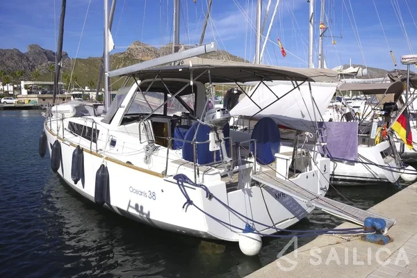 Oceanis 38 - Yacht Charter Sailica