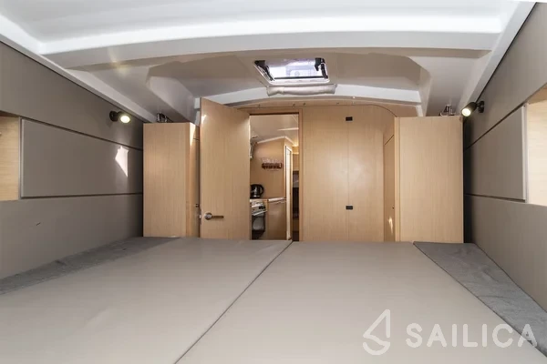 Oceanis 38 - Yacht Charter Sailica