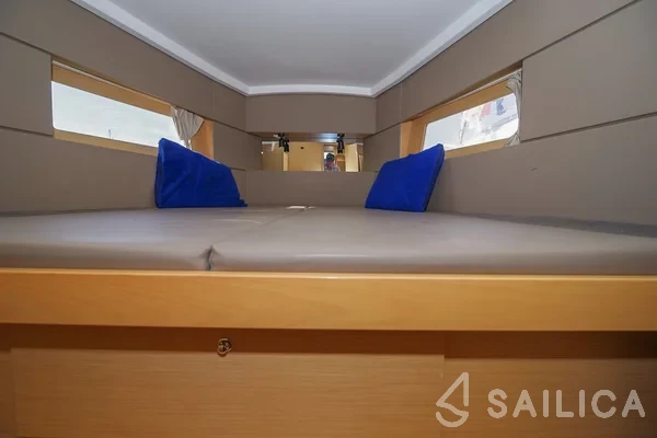 Oceanis 38 - Yacht Charter Sailica