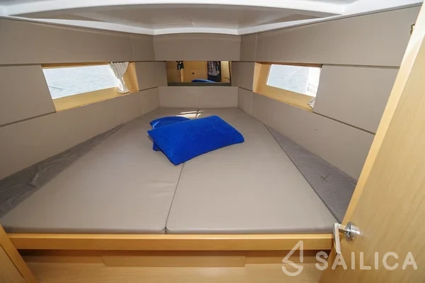 Oceanis 38 - Yacht Charter Sailica