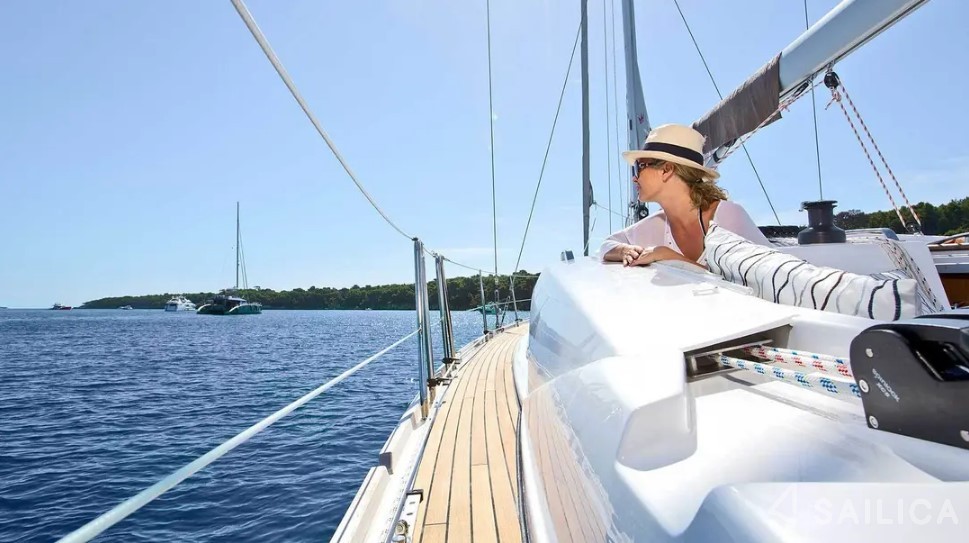 Bavaria Vision 42 - Yacht Charter Sailica