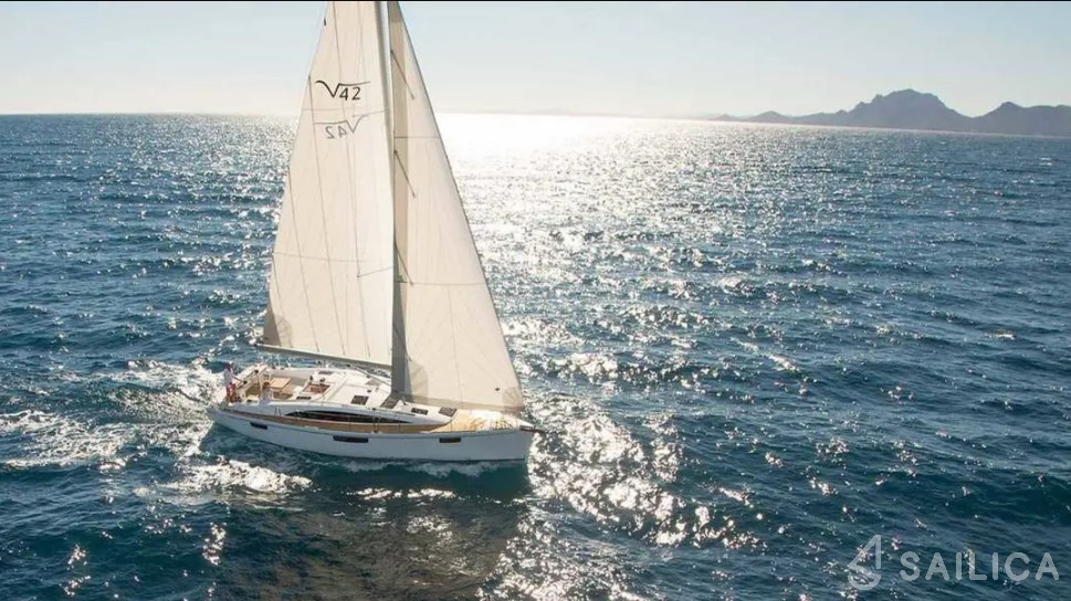 Bavaria Vision 42 - Yacht Charter Sailica