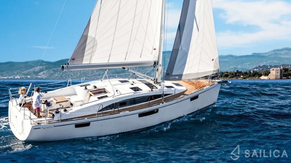 Bavaria Vision 42 - Yacht Charter Sailica