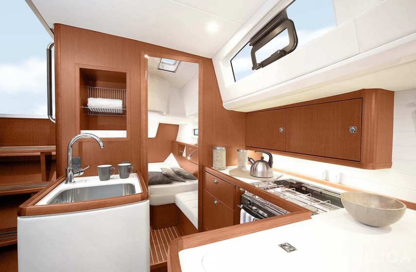 Bavaria Vision 42 - Yacht Charter Sailica