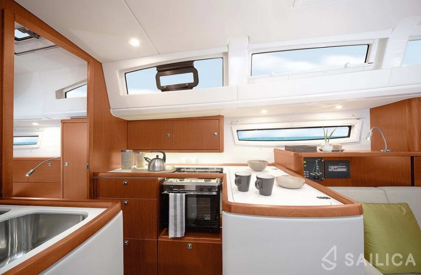 Bavaria Vision 42 - Yacht Charter Sailica