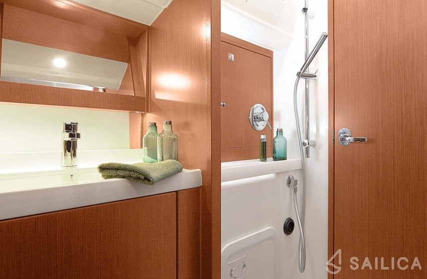 Bavaria Vision 42 - Yacht Charter Sailica