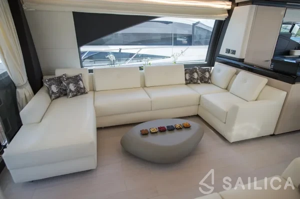 Azimut 72 - Yacht Charter Sailica
