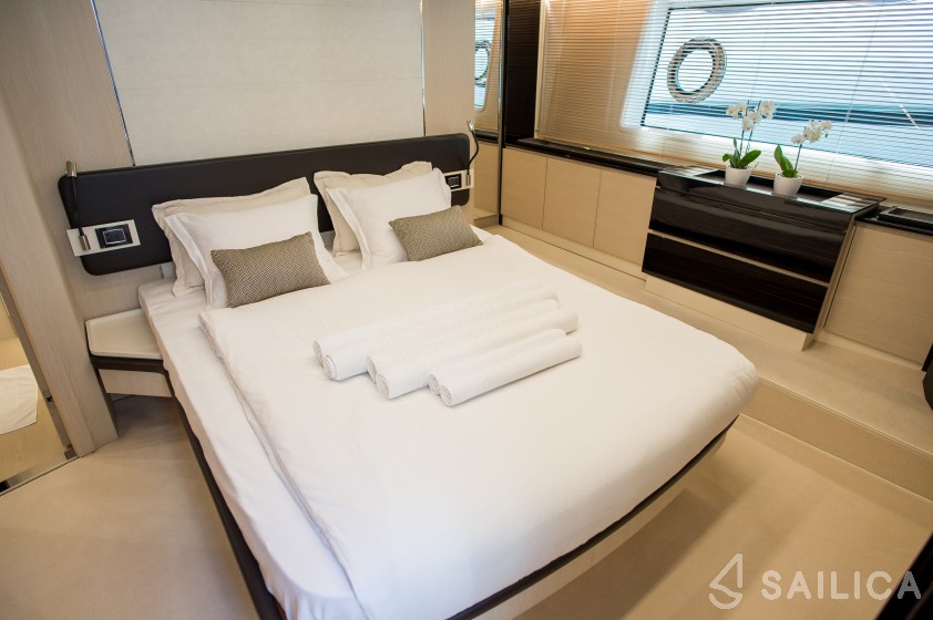 Azimut 72 - Yacht Charter Sailica
