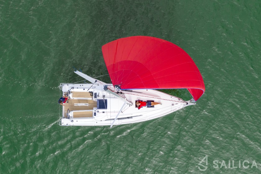 Oceanis 30.1 - Yacht Charter Sailica