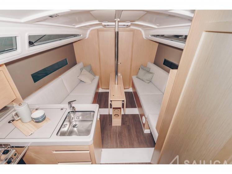 Oceanis 30.1 - Yacht Charter Sailica
