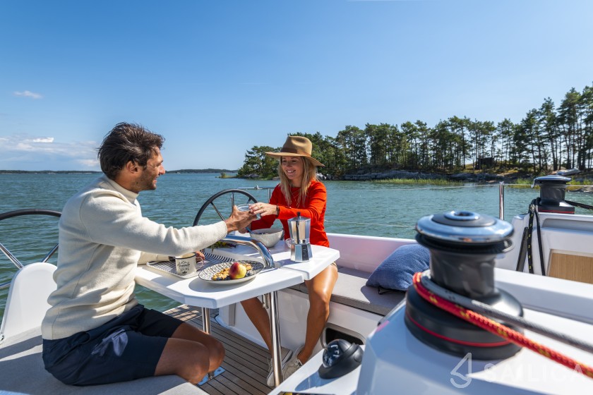 Oceanis 30.1 - Yacht Charter Sailica
