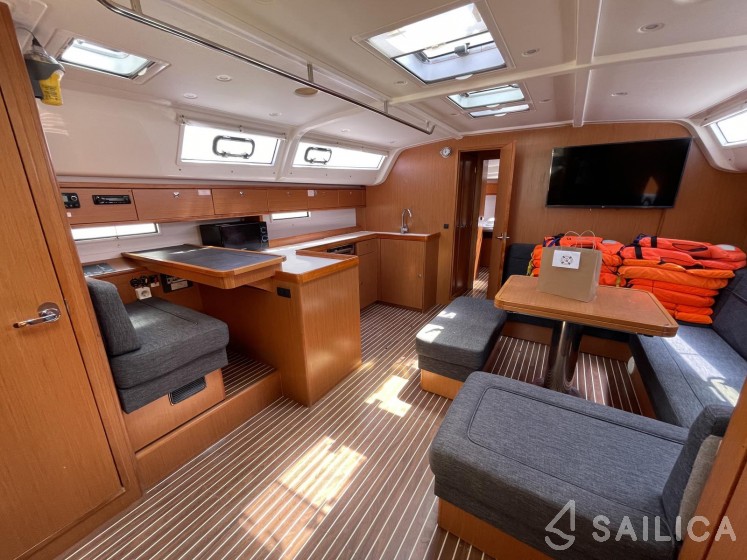 Bavaria 51 Cruiser - Yacht Charter Sailica