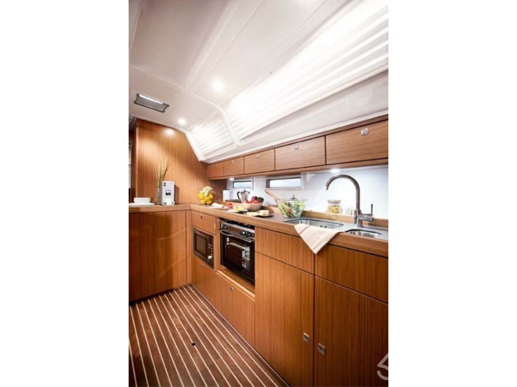 Bavaria 46 Cruiser - Yacht Charter Sailica