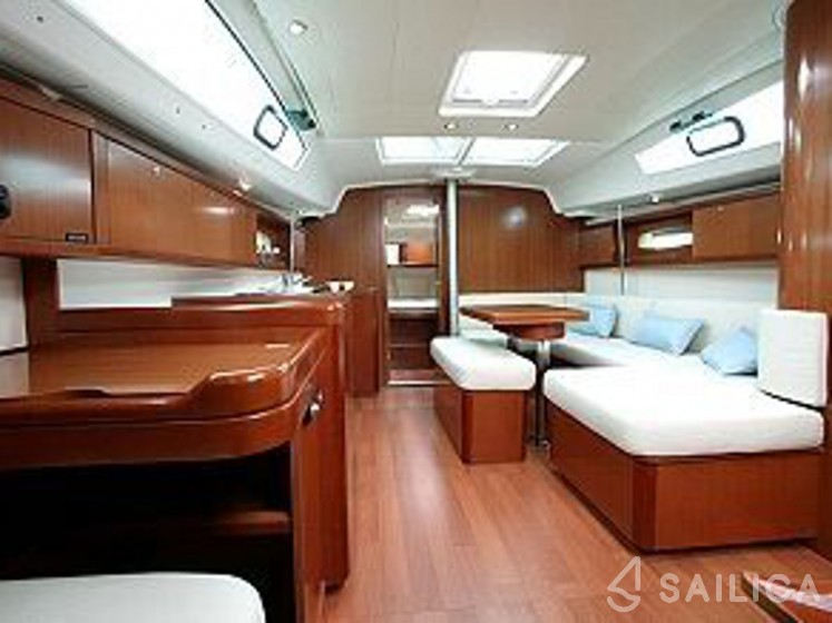 Oceanis 40 - Yacht Charter Sailica