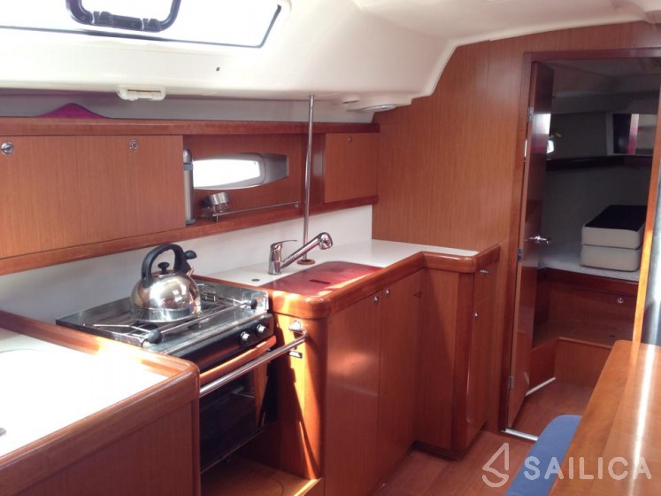 Oceanis 40 - Yacht Charter Sailica