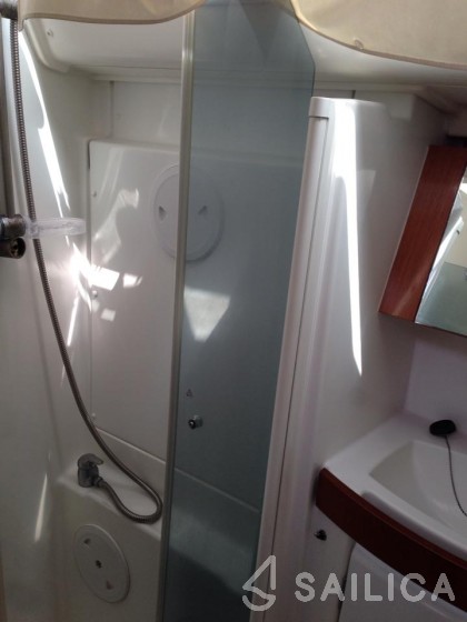 Oceanis 40 - Yacht Charter Sailica