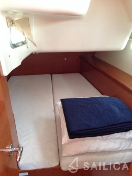 Oceanis 40 - Yacht Charter Sailica