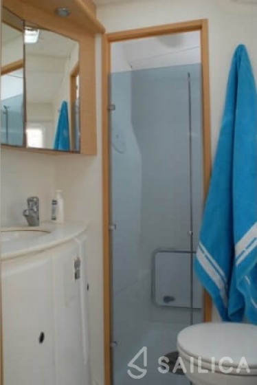 Lagoon 440 - Yacht Charter Sailica
