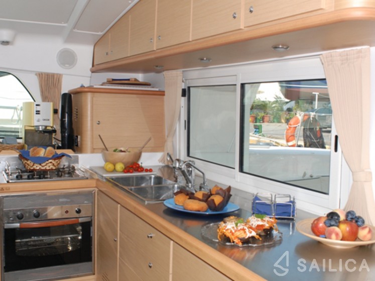 Lagoon 440 - Yacht Charter Sailica