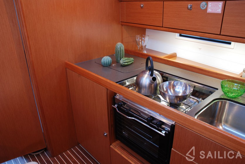 Bavaria Cruiser 41 - Yacht Charter Sailica