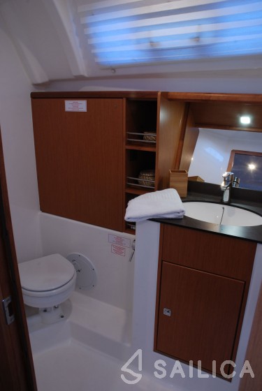 Bavaria Cruiser 41 - Yacht Charter Sailica