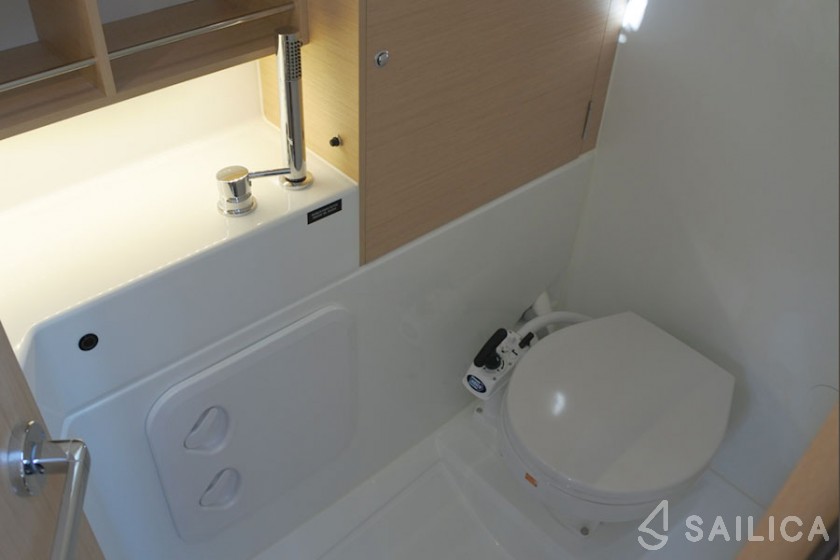 Oceanis 30.1 - Yacht Charter Sailica