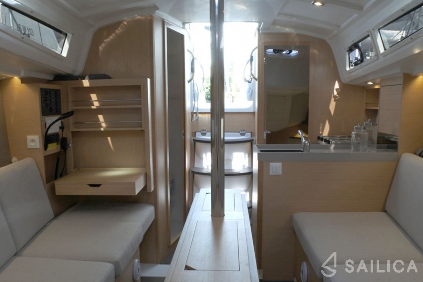 Oceanis 30.1 - Yacht Charter Sailica