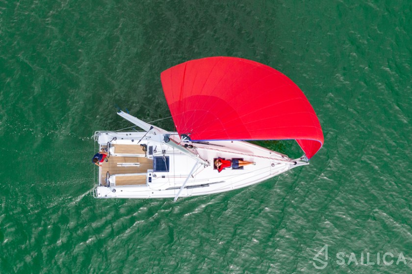Oceanis 30.1 - Yacht Charter Sailica