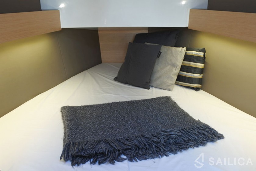 Oceanis 30.1 - Yacht Charter Sailica