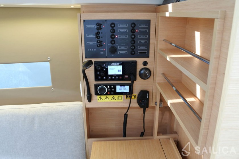 Oceanis 30.1 - Yacht Charter Sailica