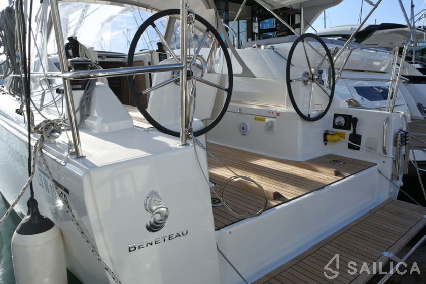 Oceanis 30.1 - Yacht Charter Sailica