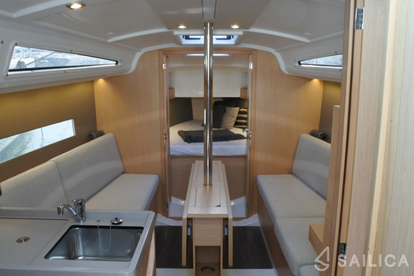 Oceanis 30.1 - Yacht Charter Sailica