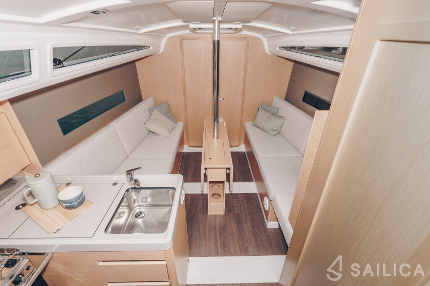 Oceanis 30.1 - Yacht Charter Sailica