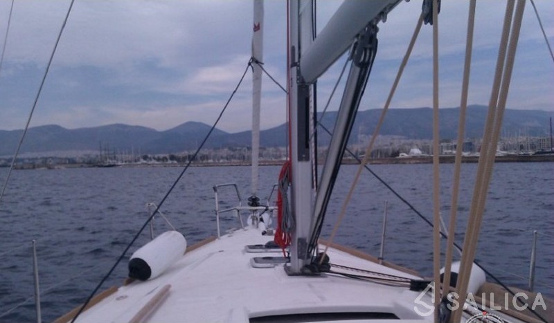 Oceanis 37 - Yacht Charter Sailica