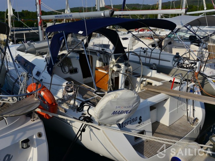 Oceanis 37 - Yacht Charter Sailica