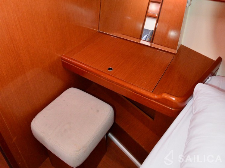 Oceanis 37 - Yacht Charter Sailica