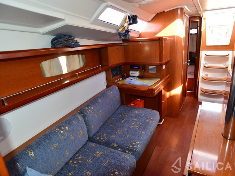 Oceanis 37 - Yacht Charter Sailica