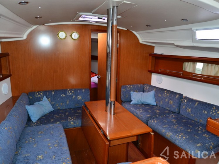Oceanis 37 - Yacht Charter Sailica