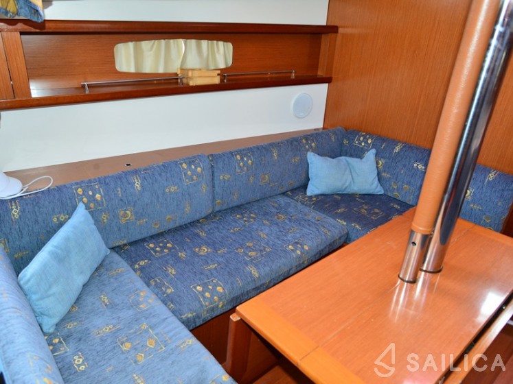 Oceanis 37 - Yacht Charter Sailica