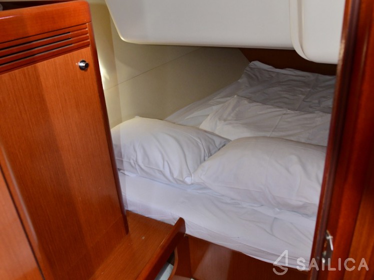 Oceanis 37 - Yacht Charter Sailica
